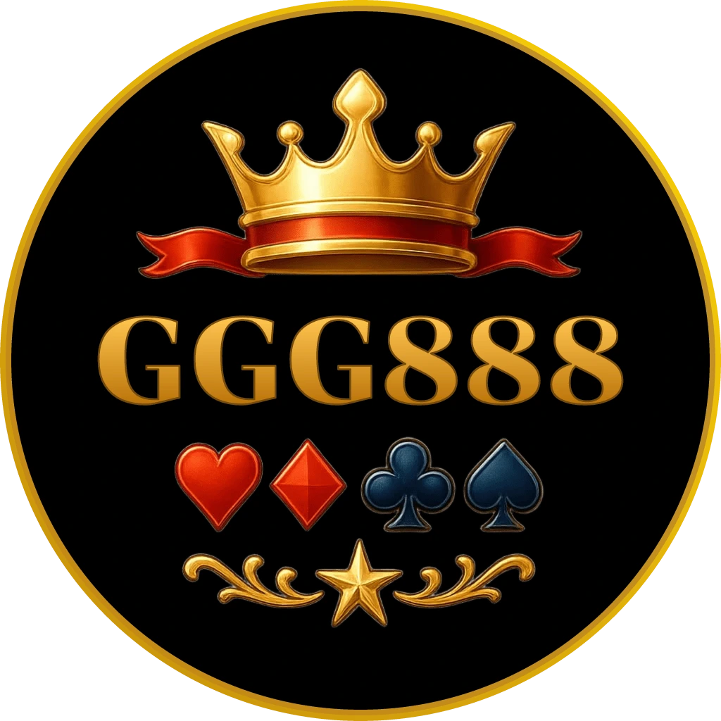 Hostes kasino profesional berdiri di depan roda roulette yang bercahaya dengan tangan terbuka menyambut, menyoroti keseruan kasino langsung di GGG888 Indonesia